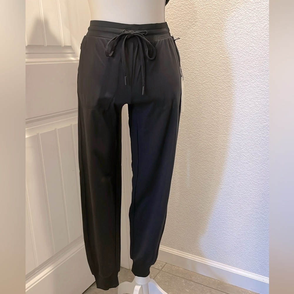 Rachel Zoe Mid-rise Jogger. Tie front, side pkts, one w/small zipper. Banded hem